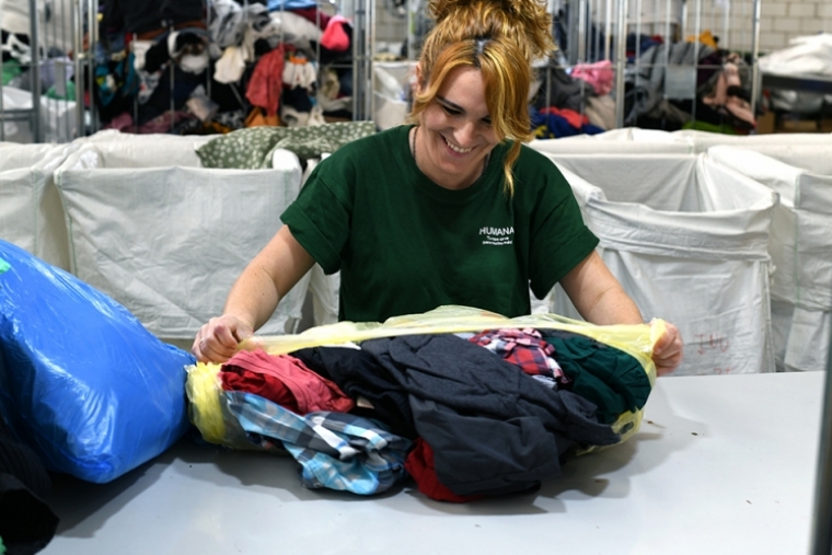 Fundación Humana recoge más de 4 toneladas de ropa usada en Xeresa