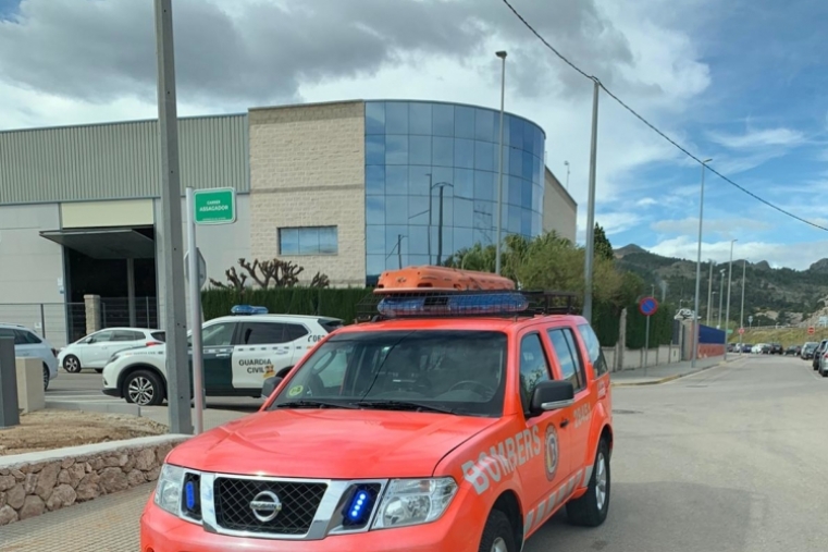 Fallece  el joven precipitado en una nave de El Real de Gandia