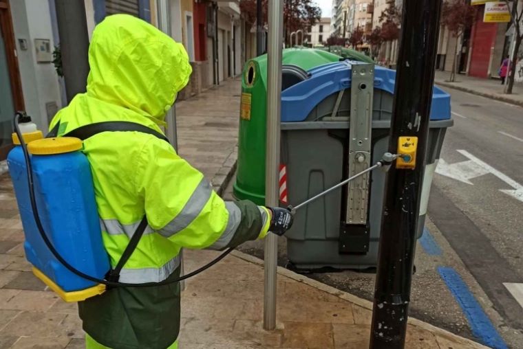 Gandia desinfecta zonas, locales y vehículos ante el Coronavirus