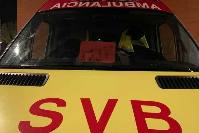 El emotivo mensaje de una niña a los componentes de una ambulancia en Gandia