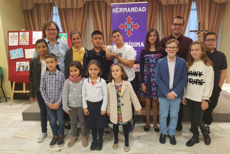 La Hermandad de la Cruz de Gandia promociona el concurso de dibujo en casa