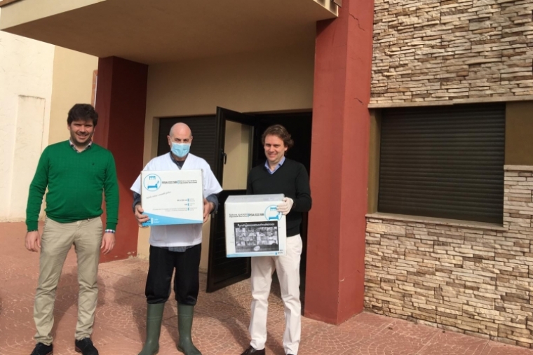 Moll Autos entrega de 7400 unidades de material de protección en Gandia
