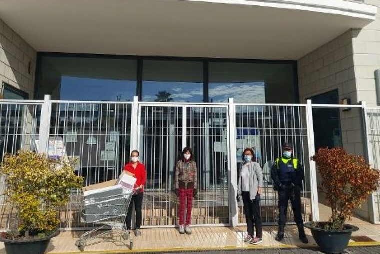 Benirredrà reparte casa por casa mascarillas, guantes e hidrogel