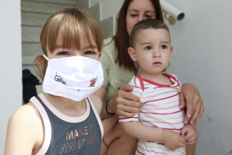 Gandia reparte 8.000 mascarillas para niños y niñas de 3 a 12 años