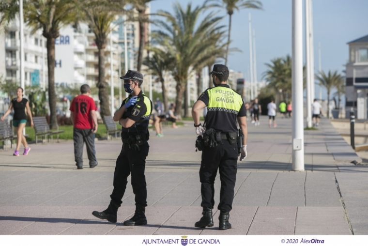 La Policía Local de Gandia impone 165 sanciones en el puente de mayo