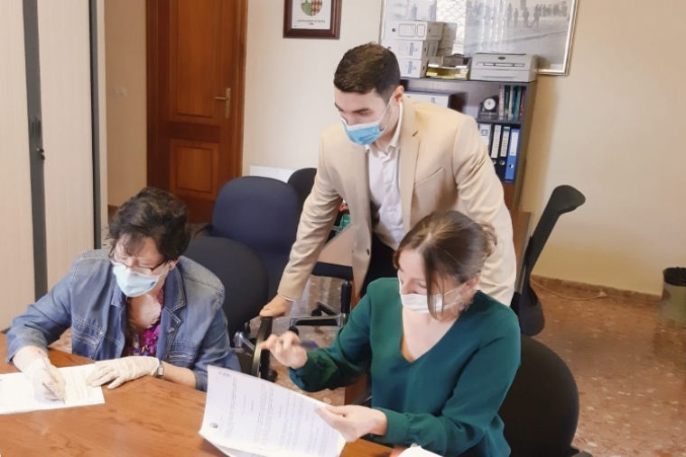 Oliva firma adquirir los terrenos para una rotonda de acceso de N332 a AP-7