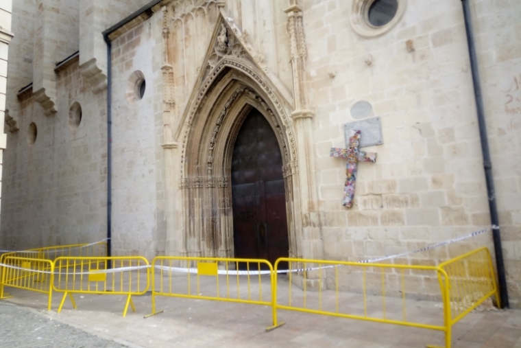 Se desprende un fragmento de un contrafuerte de la Colegiata de Gandia