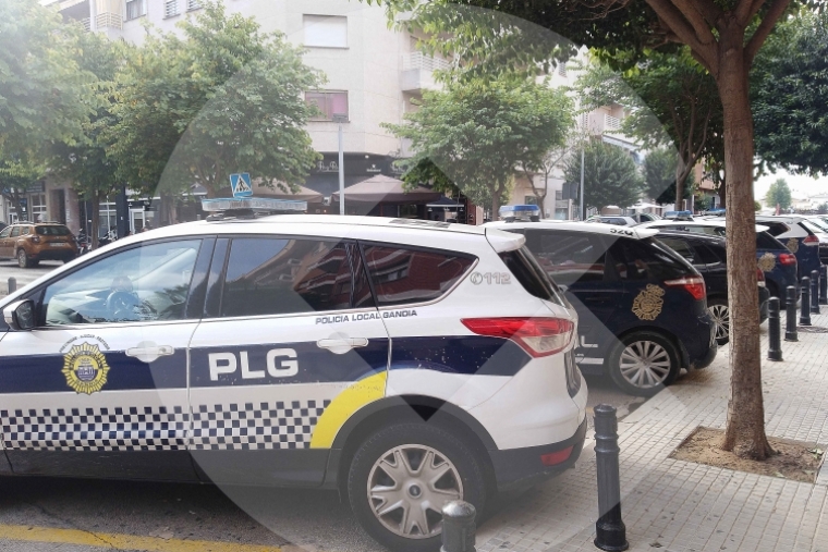 Detenido en Gandia tras fracturar la puerta de acceso a un local comercial
