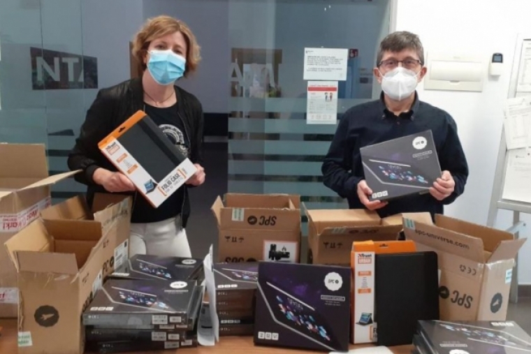 El Real de Gandia reparte tablets electrónicas para alumnos del municipio