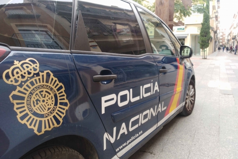 La Policía Nacional vigilará que la gente no se bañe en la playa de Gandia