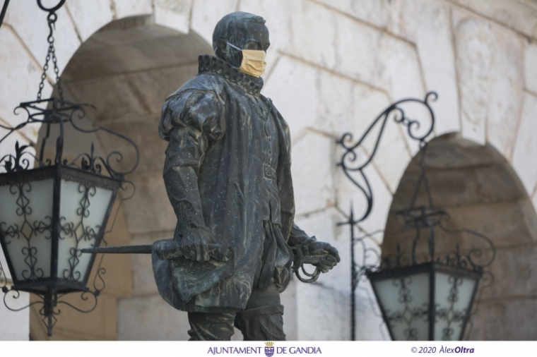 Solo un 25% de la población de Gandia lleva mascarilla por la vía pública