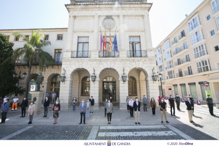 Gandia guarda silencio por las personas fallecidas a causa de la Covid-19