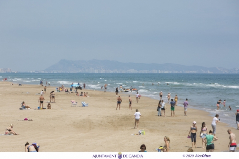 Informadores recordarán cumplir las normas en la arena de la playa de Gandia
