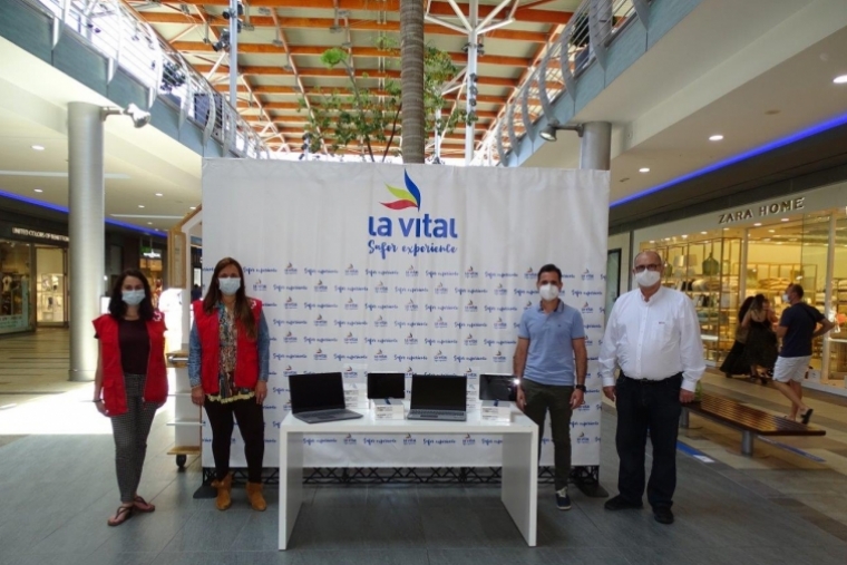 La Vital dona material tecnológico a Cruz Roja Gandia para Educación