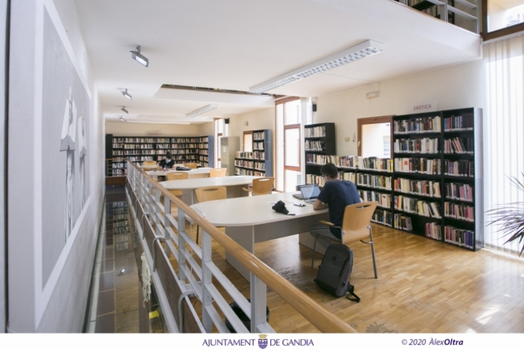 Gandia compra libros para aumentar el fondo de la red de Bibliotecas