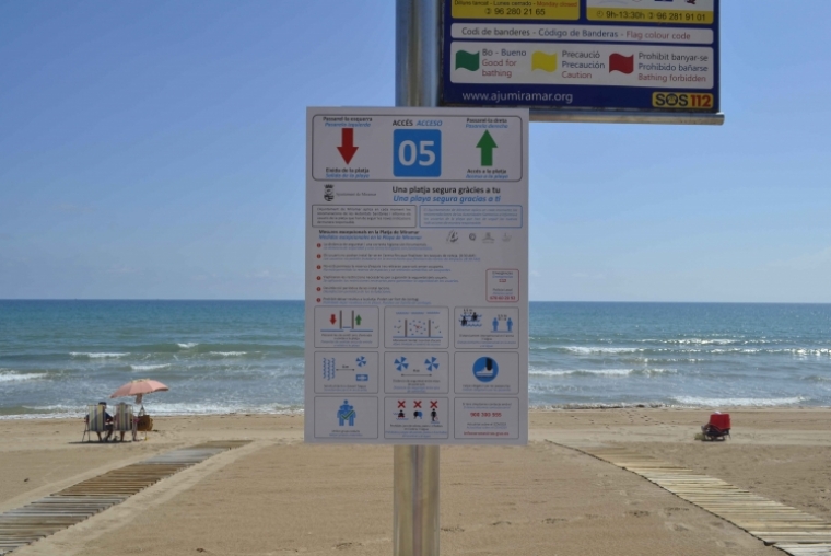 Miramar retirará sombrillas y sillas que reserven zonas en su playa