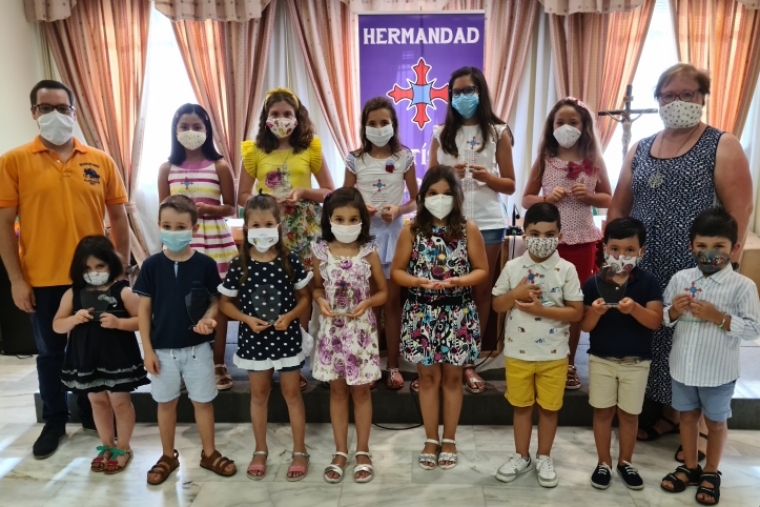 La Hermandad de la Cruz en Gandia entrega los premios de dibujo de la Covid