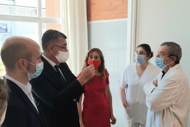 El President Morera visita el centro de salud de Tavernes de la Valldigna