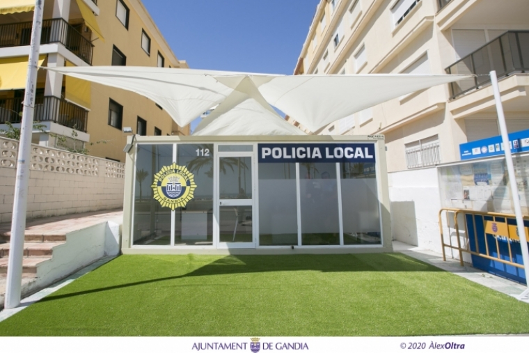 Gandia pone en marcha el retén de la Policía Local en la playa