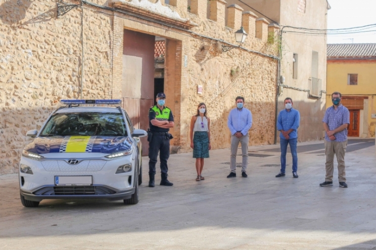 Moll Autos entrega un Hyundai Kona eléctrico al Ayuntamiento de Ròtova