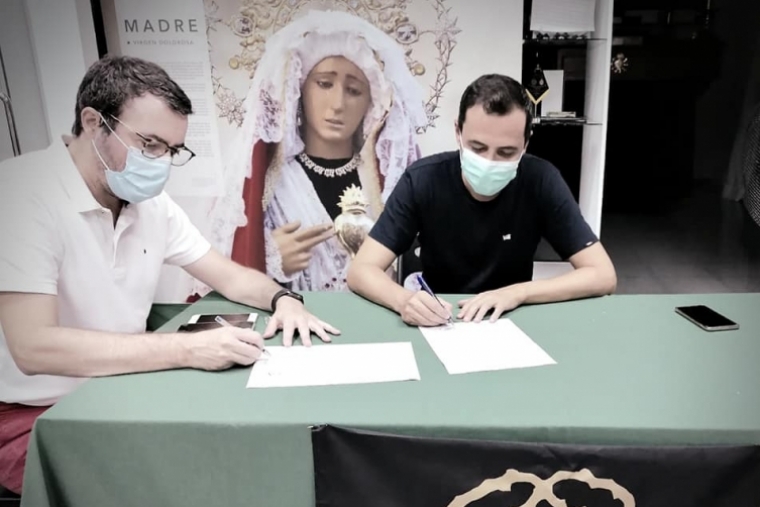 La Banda de Cornetas del Sepulcre de Oliva acompaña a la Dolorosa de Gandia