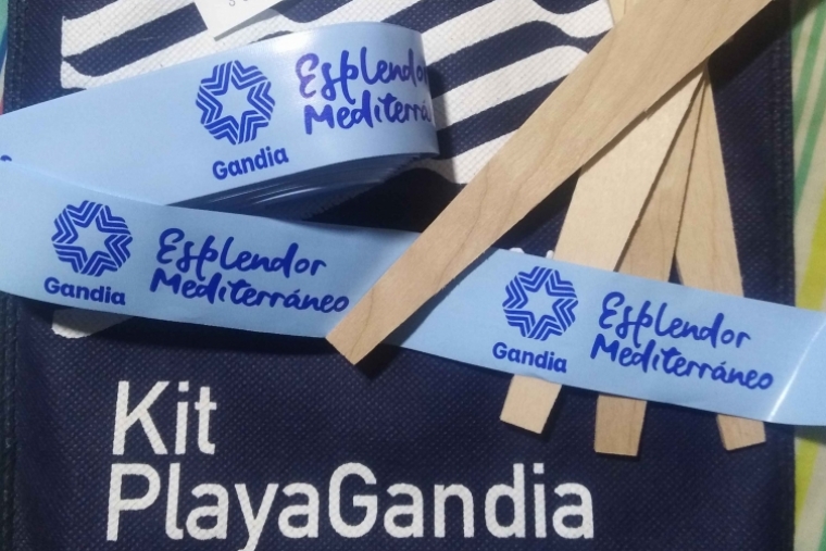 Gandia vende 4.500 kits para mantener la distancia física en la playa
