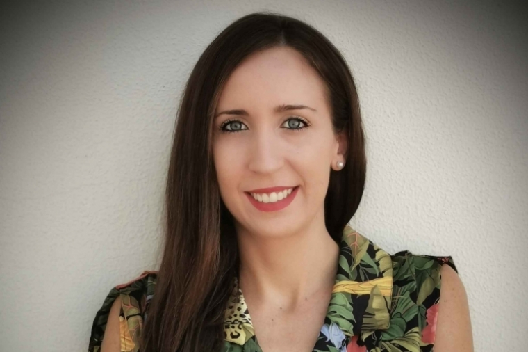 Sara Agudo Capellino, camarera de la Hermandad del Santo Sepulcro en Gandia