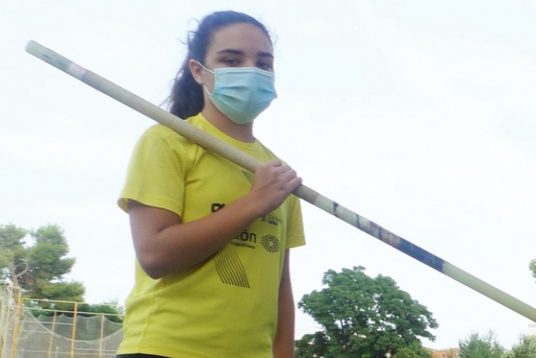 Irene Escrivà, segunda en el ránkin nacional de pértiga Sub16 con 3,25 m.