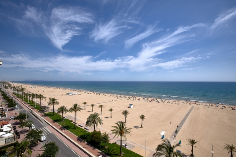 La playa de Gandia recibe el certificado Safe Tourism