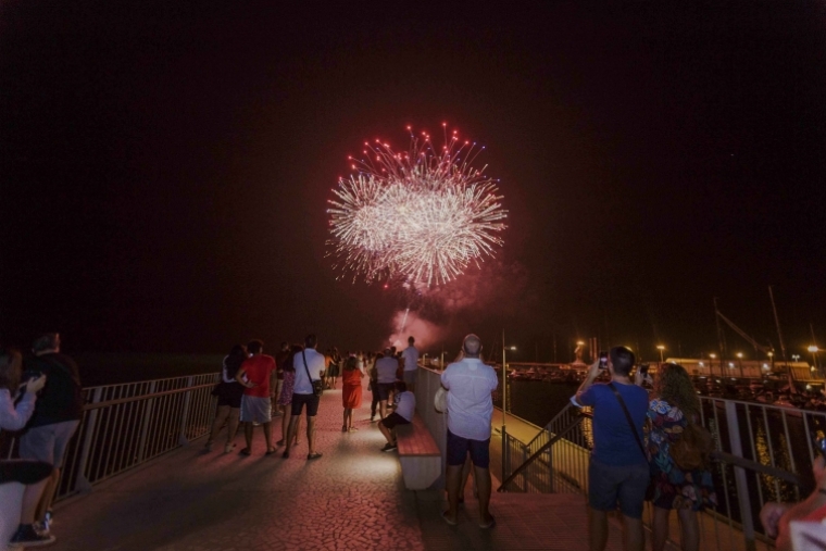 La playa de Gandia acogerá este sábado un nuevo espectáculo pirotécnico