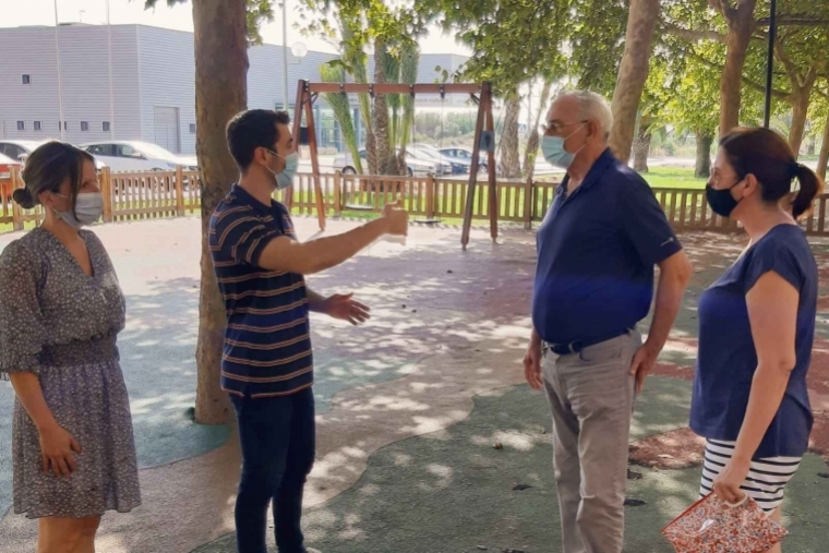 Oliva aborda las mejoras urgentes en la zona infantil del Sector-15