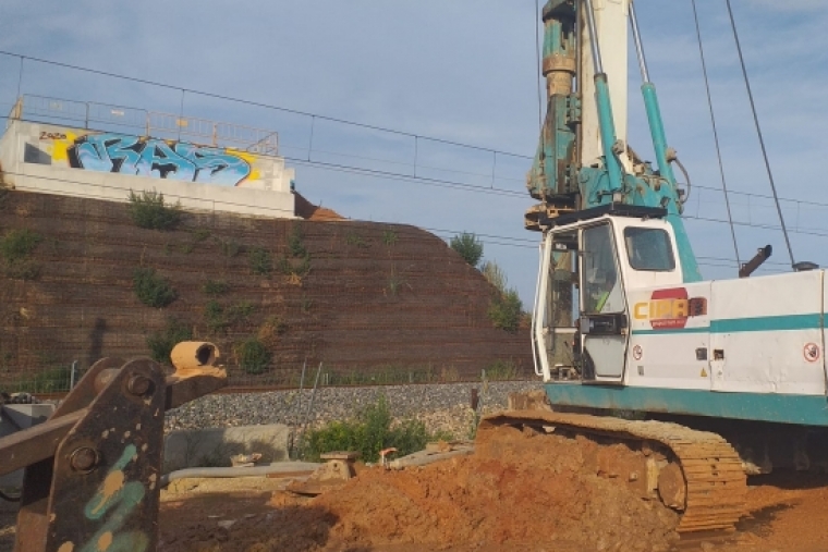 Renfe-Adif retoma las obras del puente del paso a nivel en Xeresa