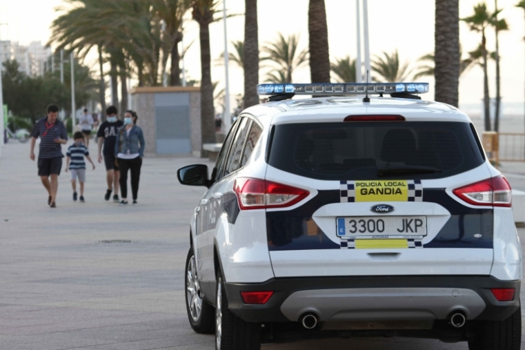 Cinco detenidos por la Policía Local de Gandia y casi 300 multas
