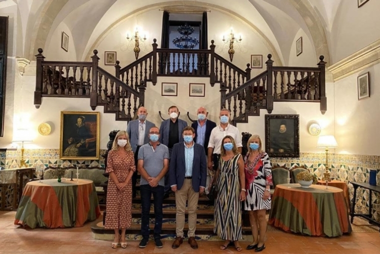 El President de la Generalitat se interesa por Cotalba en Alfauir