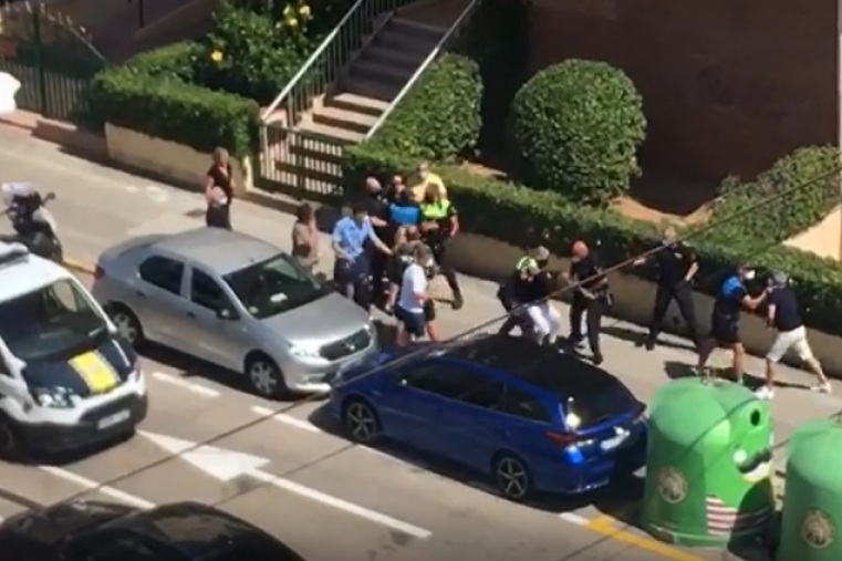 Una multa acaba con dos detenidos por agredir a la Policía Local de Gandia