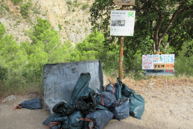 Fem Camí Net recoge kilos de basura en el paraje del Racó del Duc