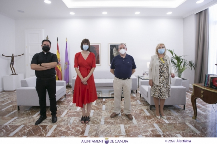 La Alcaldesa de Gandia recibe al nuevo director de Cáritas Gandia