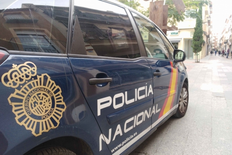 Una joven detenida en Gandia por agredir con un cuchillo a su madre