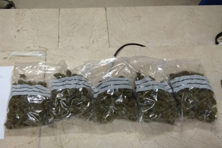 La Policía Local de Gandia se incauta de cinco paquetes con marihuana