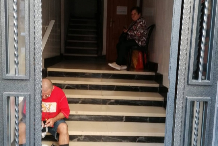 Un deshaucio en Gandia deja en la calle a una madre y su hijo discapacitado