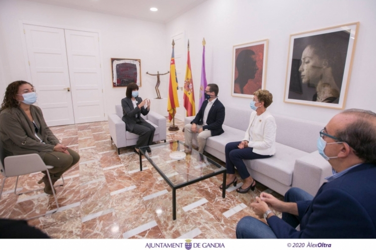 Recepción a la Hermandad de la Santísima Cruz en Gandia
