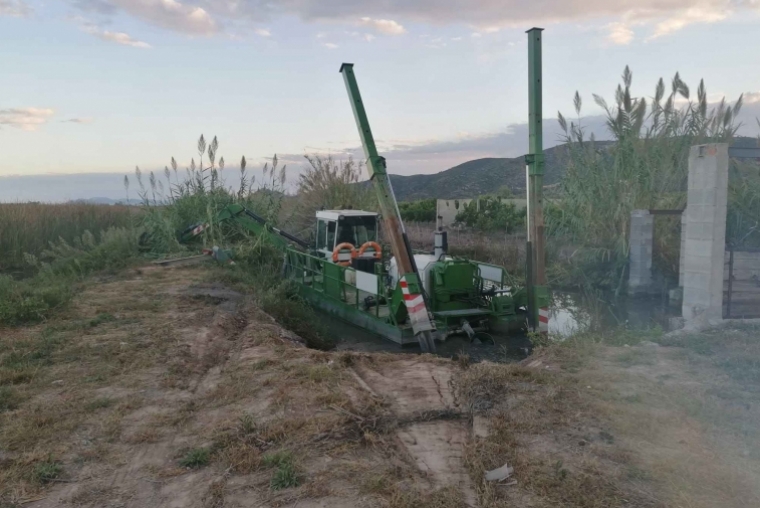 Xeresa trabaja en el marjal para asegurar el drenaje ante inundaciones