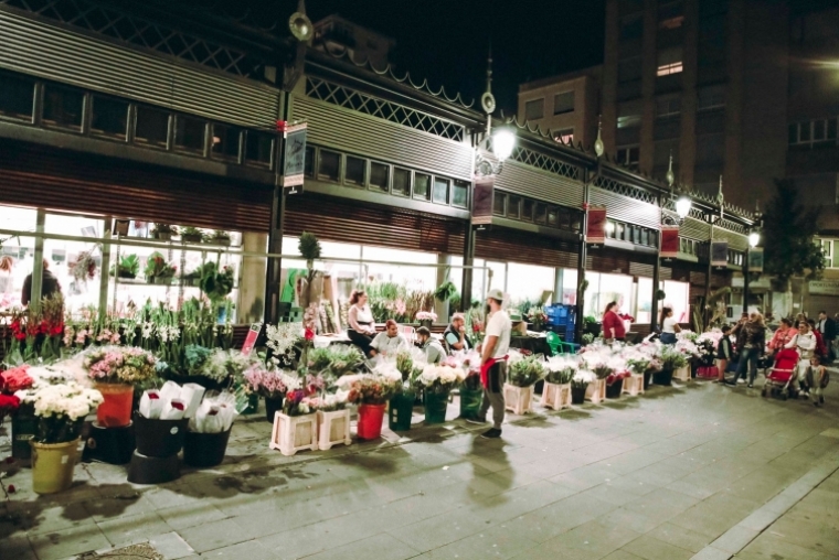 Gandia instala el mercadillo de las flores para Todos los Santos en el Prado