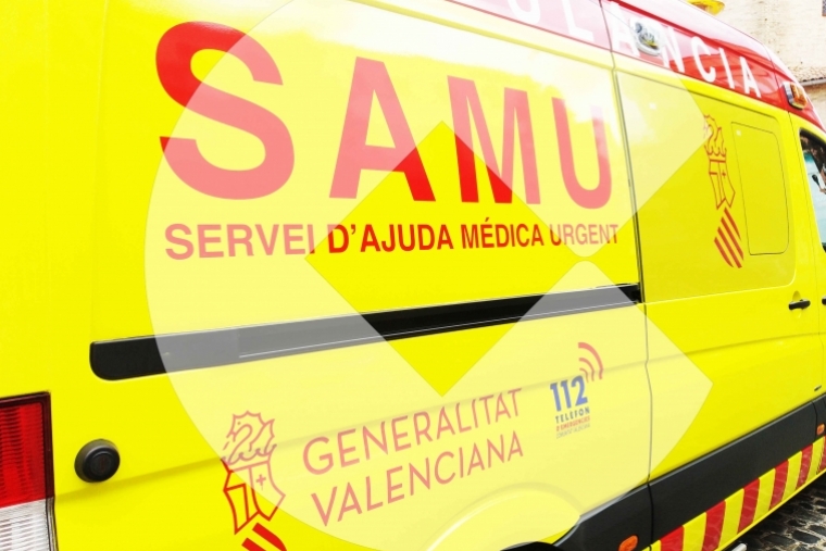 Una mujer atendida en un incendio y un joven al caer al río con su coche