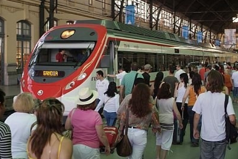 Reducción de trenes Gandia-València por acumulacion de agua en Sollana