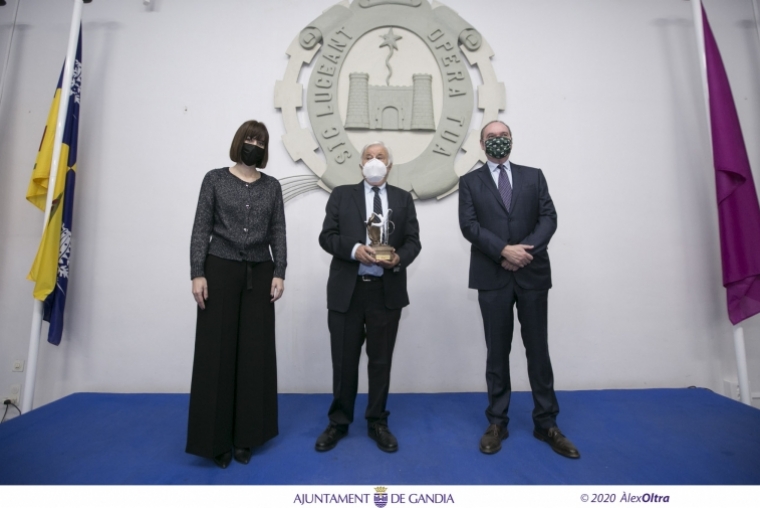 Fomento de Gandia entrega su premio Cultural al arquitecto Albero Peñín
