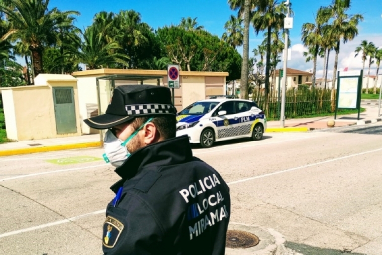 Un Policía Local de Miramar, Vicent Castellà, salva la vida de una persona