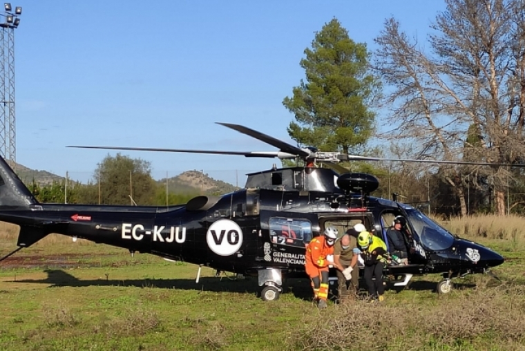 Rescate en helicóptero de un cazador en la zona de Marxuquera en Gandia