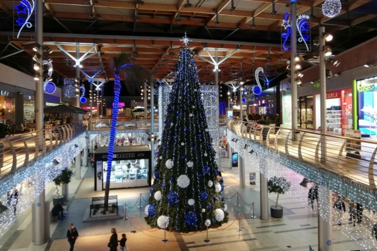Vuela la Navidad en La Vital Gandia: volar no es fácil, pero todo es posible