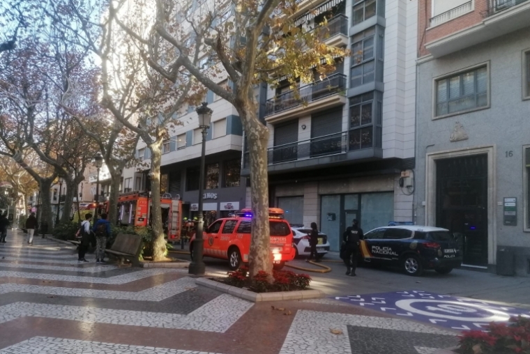 Una mujer de 85 años atendida tras un incendio en el centro de Gandia
